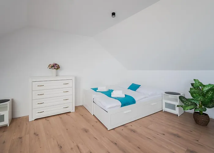 Chalupa Kozarovice بيت للعطل